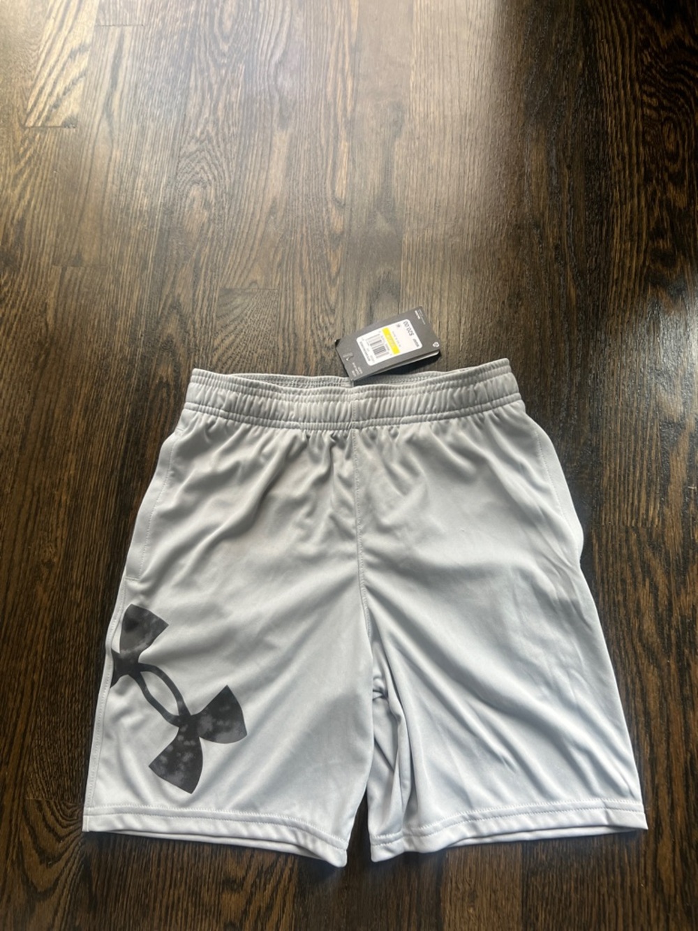 NWT NEW Under Armour Youth Kids Boys Light Gray Athletic Shorts with Black Logo